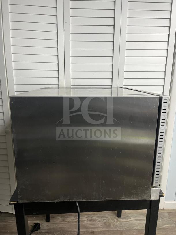 Avantco CO-38M countertop convection oven, 4.4 cu. ft., stainless steel, 208/240V, used condition with visible wear.