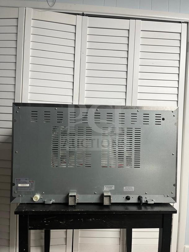 Avantco CO-38M convection oven, 4.4 cu. ft., 208/240V, 3,500/4,600W, back view, vented panel, good condition.