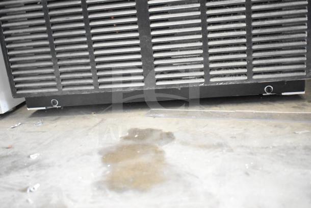 2019 Habco SE18 commercial cooler vent detail. Single door, 115 volts, 1 phase. Suitable for merchandising.