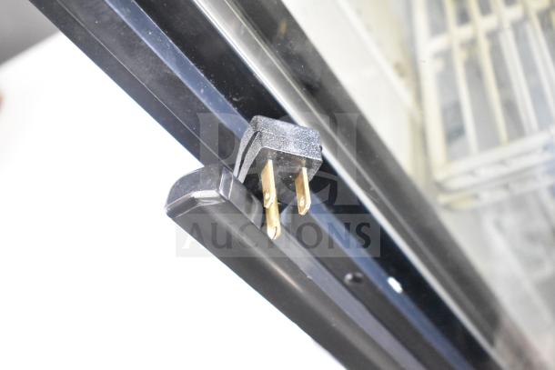 True GDM-12 Commercial Single Door Reach-In Cooler. Features include a 115V plug and glass door. Model GDM-12.