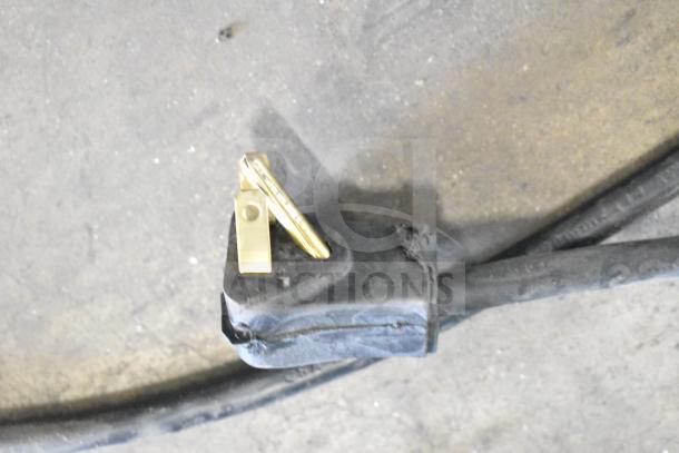 The image shows a gold-plated power plug tip of a 2019 Habco SE18 cooler.