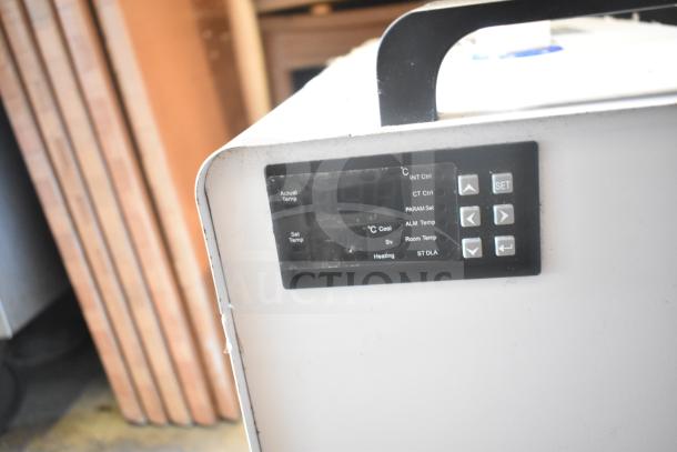 Wolen CW-5200 Industrial Water Chiller, 6 L capacity, control panel shown, used condition, visible wear on edges.