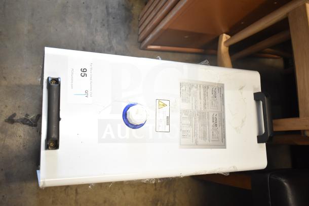 Wolen CW-5200 Industrial Water Chiller, 6L capacity, used condition, visible model label, and handles.
