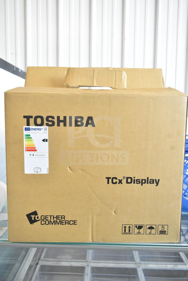 Cardboard box for Toshiba 6149 BOT 41LZ886 TCx Display, brand new, scratch and dent condition, energy label visible.