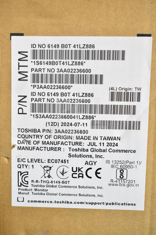 Label on Toshiba 6149 BOT 41LZ886 TCx Display box. Indicates model ID, part number, manufacture date, and origin.