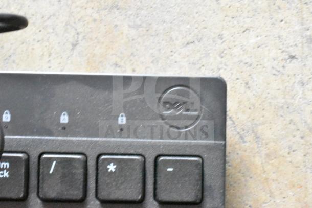 Thirteen Dell computer keyboards, various models. Visible Dell logo. Moderate wear. Auction lot, bid multiplied by 13.