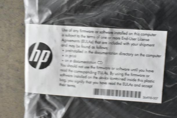 Bag with HP logo containing various cables, includes End-User License Agreement notice and barcode.