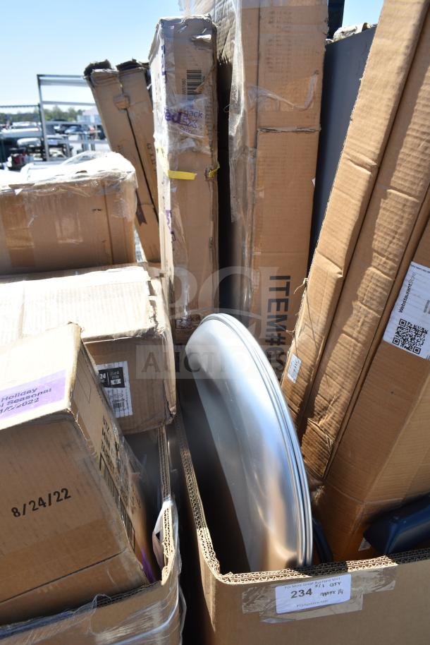 14 new scratch and dent ServIt items, including wall corner guard and work table, in original packaging. Model 423HDM26SA.