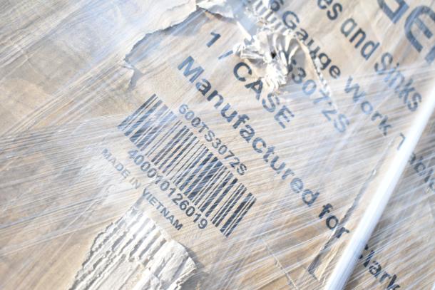 Plastic-wrapped package showing barcode and "600TS3072S" model number, labeled "Made in Vietnam."