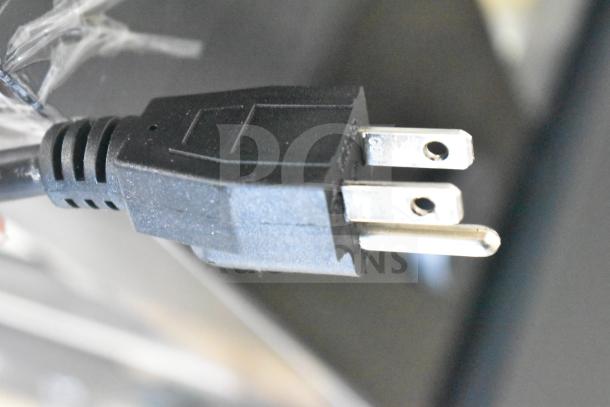 Power plug for Avantco 193BCFD72B bakery display case. 110-120V, 1 phase, showing standard prongs.
