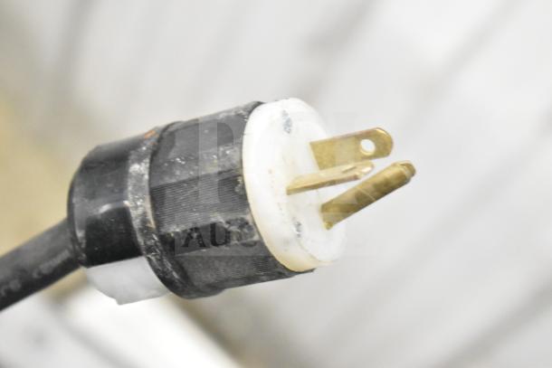 Close-up of the power plug for Ifi SAM80-GVBD-1125-AB gelato display case, indicating 208-220V, 1 Phase capability.