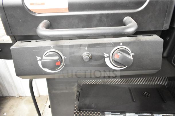 Char-Griller CG30282925 FlexFuel combo grill knobs, featuring liquid propane and charcoal capabilities, in good condition.