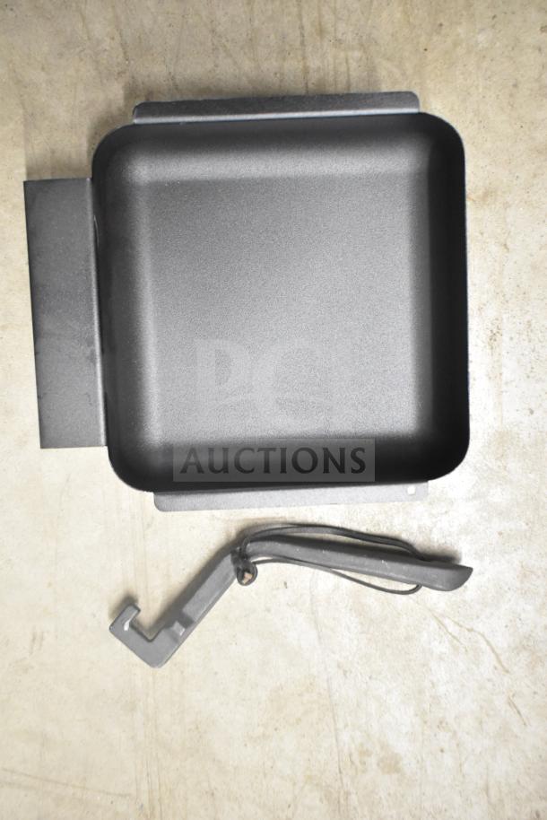 Char-Griller CG30282925 FlexFuel combo grill ash pan with grate lifter, black finish, fits propane and charcoal model.