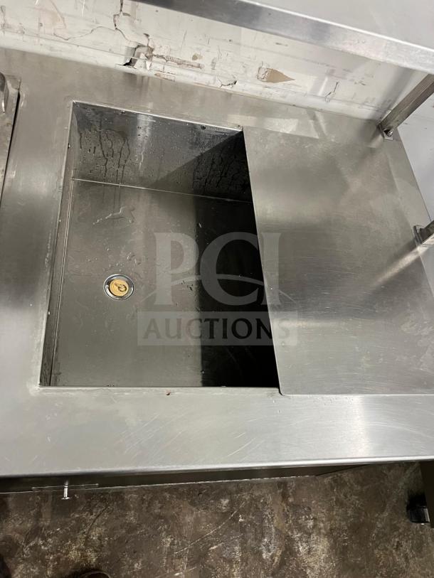 Vollrath 4-Series 36291 Signature Server, stainless steel, non-refrigerated food station, 74"x27", used condition.