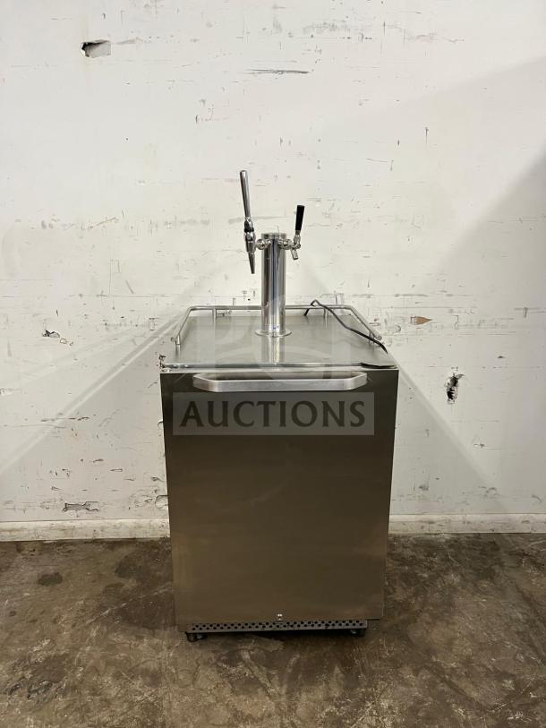 Outdoor beer kegerator and dispenser Kegerator sbc695osnk, stainless steel, dual taps, good condition.
