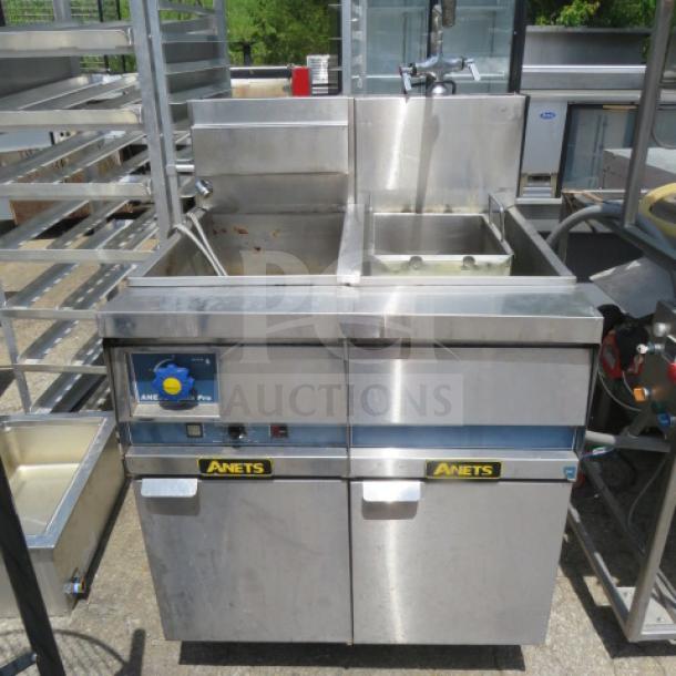 Anets Dual Natural Gas Pasta Cooker on casters, Model GPC14, stainless steel, 31.5"x31"x58", excellent condition.