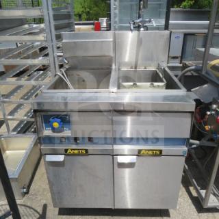 Anets Dual Natural Gas Pasta Cooker on casters, Model GPC14, stainless steel, 31.5"x31"x58", excellent condition.