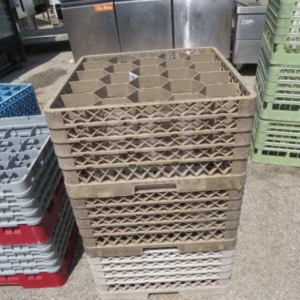 20-hole dishwasher rack, beige, model 3XBID. Sturdy design, ideal for commercial use. Excellent condition.