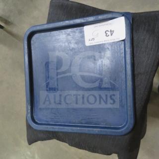 Blue 22 quart food storage lid, slightly worn, with auction label "43 QTY" attached.