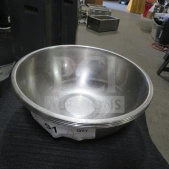 10-inch stainless steel mixing bowl with a shiny finish, minor surface scratches. Label indicates quantity: 1.