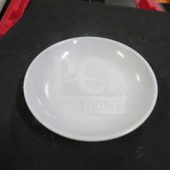 White 9-inch pasta bowl, gently used, smooth finish, model 12XBID, ideal for serving pasta.