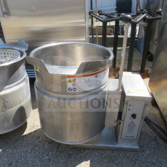 Cleveland KET12T Tilt Kettle, 26x21x26, 200-208V, stainless steel, labels with safety instructions, working condition.