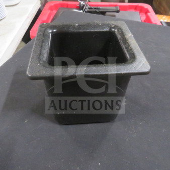 Carlisle 1/6 size, 6-inch deep refrigerator container, black, used condition with minor wear, model 3XBID.