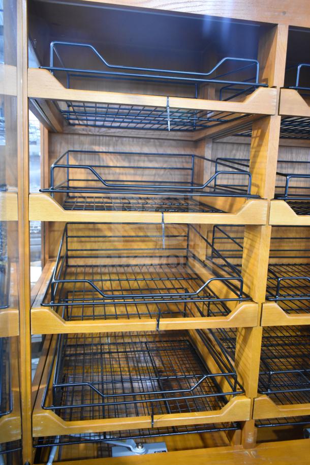 Avantco Model 178HBB95HC wood-pattern bakery display case. Features scratch and dent condition, wire shelves, ideal for pastries.