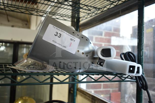 Brand new ServIt 423BLS3 Suspension Bar 3 Bulb Heat Lamp. Scratch and dent condition, 120V, 1 Phase. Visible auction tag.