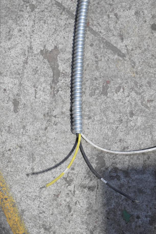 Brand new ServIt 423SW60INHDBLA 60" Double Strip Warmer with dents, dual adjustable controls, 120V, 1 phase.