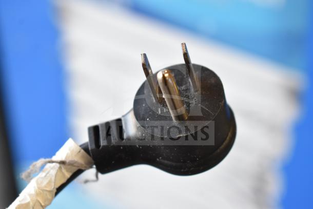 Power plug for Crane 5800-4 vending machine with visible prongs, suitable for 115 volts, 1 phase.