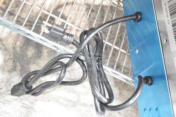 Brand new scratch and dent Avantco 177PG400 dual panini grill, grooved plates, 19 5/8" x 9 1/8" surface, 120V.