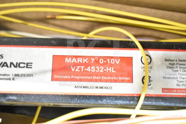 Electronic ballast with label: "MARK 7 0-10V, VZT-4S32-HL, dimmable programmed start." Assembled in Mexico.