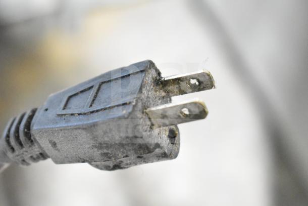 Power plug of Marchia Commercial Open Grab N Go Merchandiser, 115 Volts, 1 Phase.