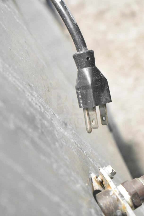 Manitowoc SD0452A ice machine plug and connection detail. 115 volts, 1 phase. For commercial appliance use.