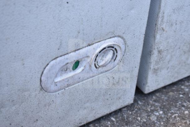 Magic Chef HMCF5W4 chest freezer control panel with a green indicator light. Item shows signs of use.