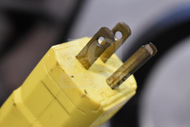 Yellow electrical plug, NEMA 5-15, for Commercial 2 Well Dish Warming Cart, 125V, 1 Phase, shown in detail.