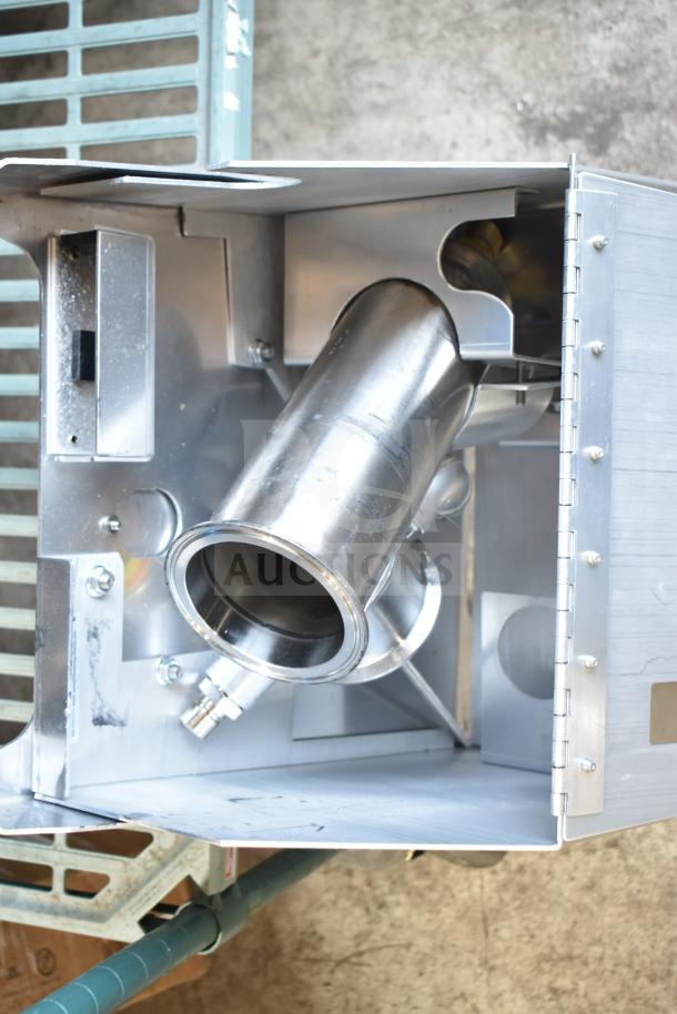 "Brand new Boss Shortening Shuttle Handle, stainless steel, visible scratches and dents, robust construction, unused condition."