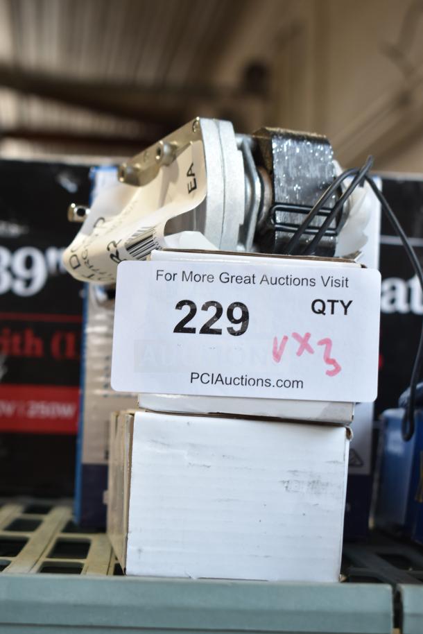 Brand new Avantco 177PRGMTR2 motor for hot dog roller grills, 120V, with auction label indicating batch quantity, slight scratch and dent.