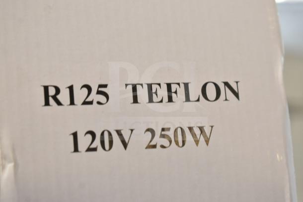BRAND NEW Avantco HL39BK 39" black single arm bulb warmer, flexible heat lamp, 120V 250W. Label shows "R125 Teflon."