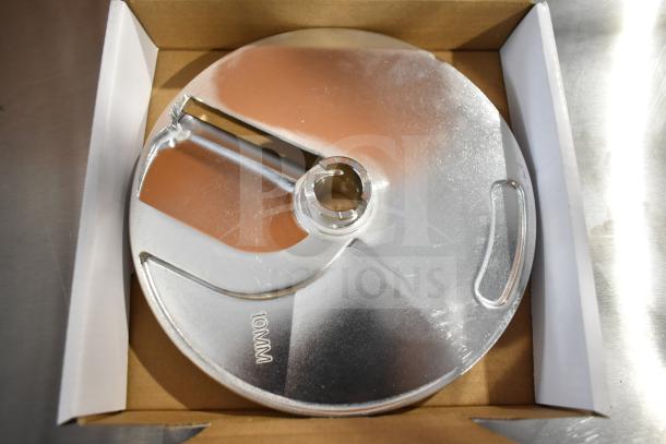 BRAND NEW AvaMix 928MAXCFEED Continuous Feed Attachment with 10mm blade, shown in box. Includes 4 discs and dicing kit.
