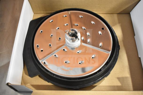 AvaMix 928MAXCFEED feed attachment with 4 discs and dicing kit. Includes slicing and shredding blades. New condition.