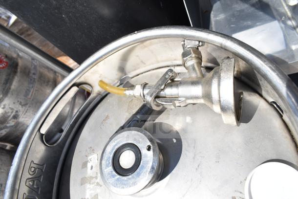 10 steel kegs, including half-size barrels, with connectors. Slight wear, suitable for beverage storage. Auction lot value.