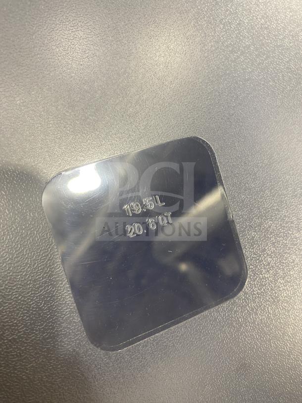 Clear 20.6 Qt FOH Drinkwise pan, commercial use, marked 19.5L/20.6QT, excellent condition, textured surface.