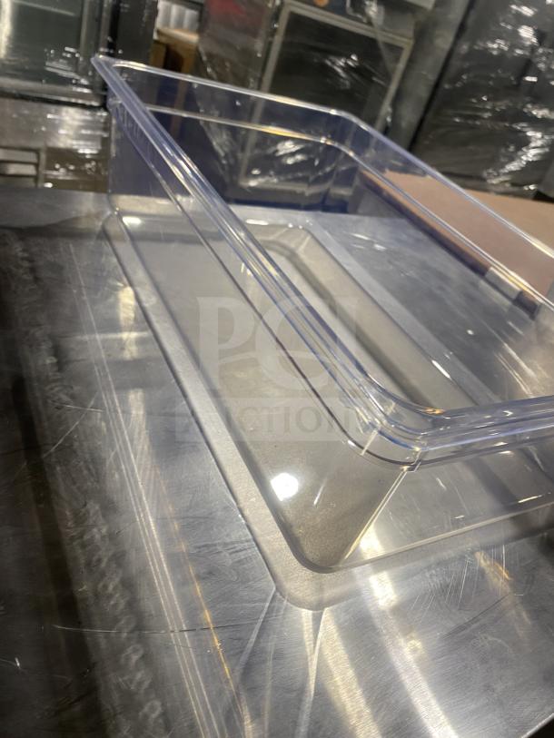 Clear FOH Drinkwise Pan, 20.6 Qt capacity, commercial use, excellent condition, transparent design, stackable.