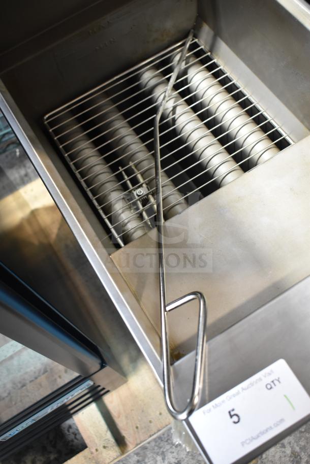 BRAND NEW 2022 Sierra FRYSTAR500 Commercial Gas Fryer, 30,000 BTU, minor scratches, includes basket and grate.