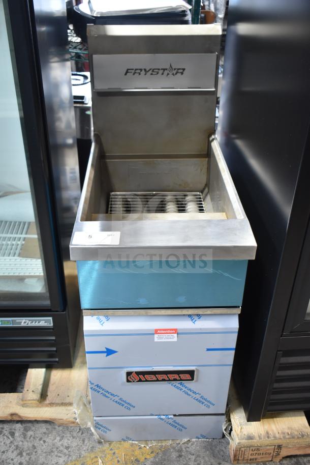 BRAND NEW 2022 Sierra FRYSTAR500 Commercial Natural Gas Fryer, 30,000 BTU, with baskets. Scratch and dent condition.