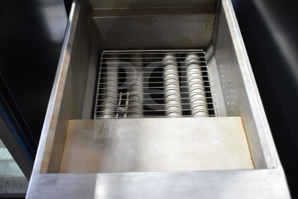 Brand new Sierra FRYSTAR500 deep fat fryer, 2022 model, natural gas, 30,000 BTU, includes baskets, scratch and dent condition.