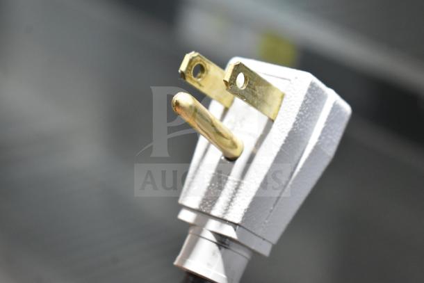 Close-up of a power plug for a True GDM-72-HC Commercial Cooler. 115 volts, 1 phase; tested and working.