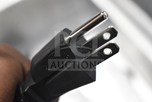 VacPak-It 186VMC16 plug showing standard prongs, compatible with 110-120V outlets.